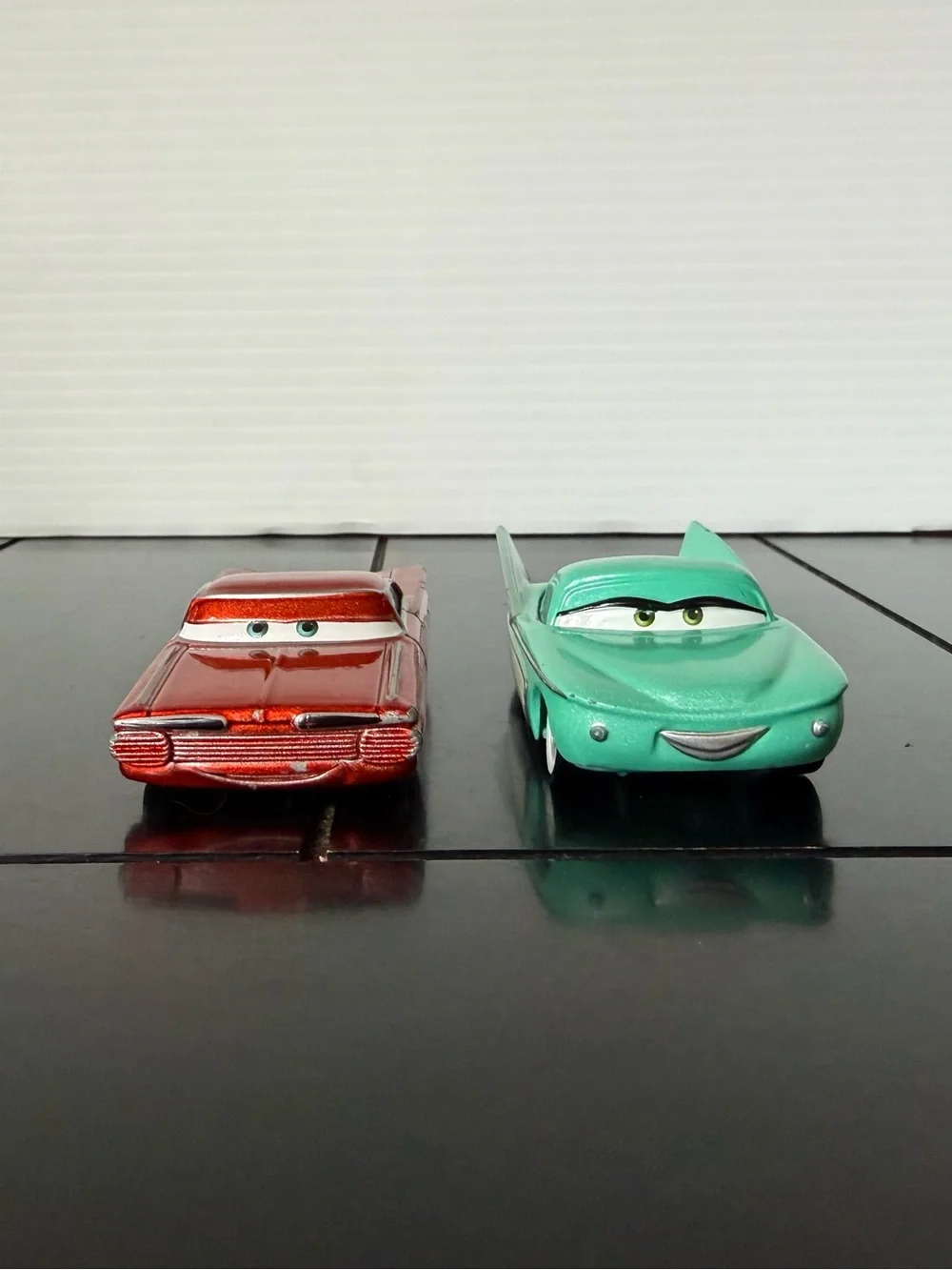 Disney Pixar Cars Lightning Ramone & Flo 1:55 scale diecast